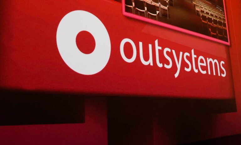 OutSystems richt pijlen op controle en samenhang in AI-projecten