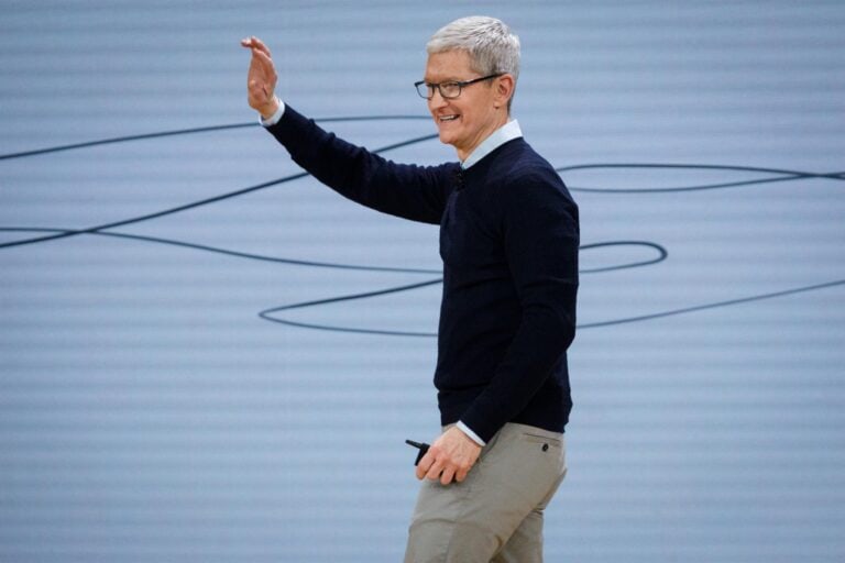Tim Cook stapt op als Apple-CEO, John Ternus volgt op
