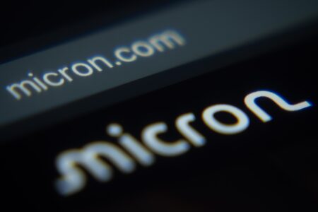 Micron stelt beurs gerust met recordprognose en lange contracten
